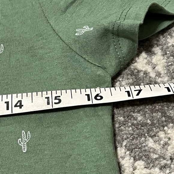 ‼️SOLD‼️NWT GAP Bundle of 2 Short Sleeve Tops. 1 Green top and 1 pink top. - Picture 3 of 12